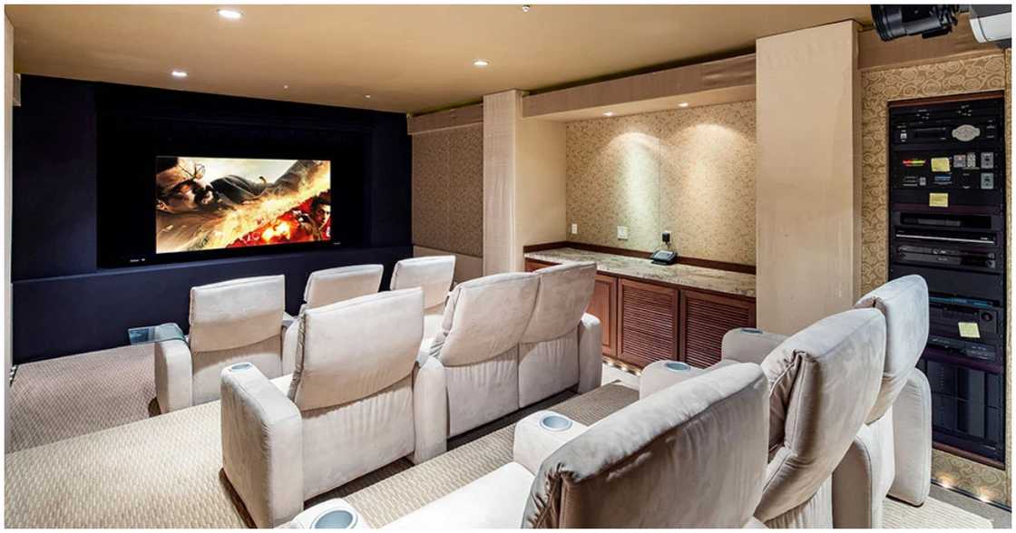The property has a home theatre The property has a home theatre