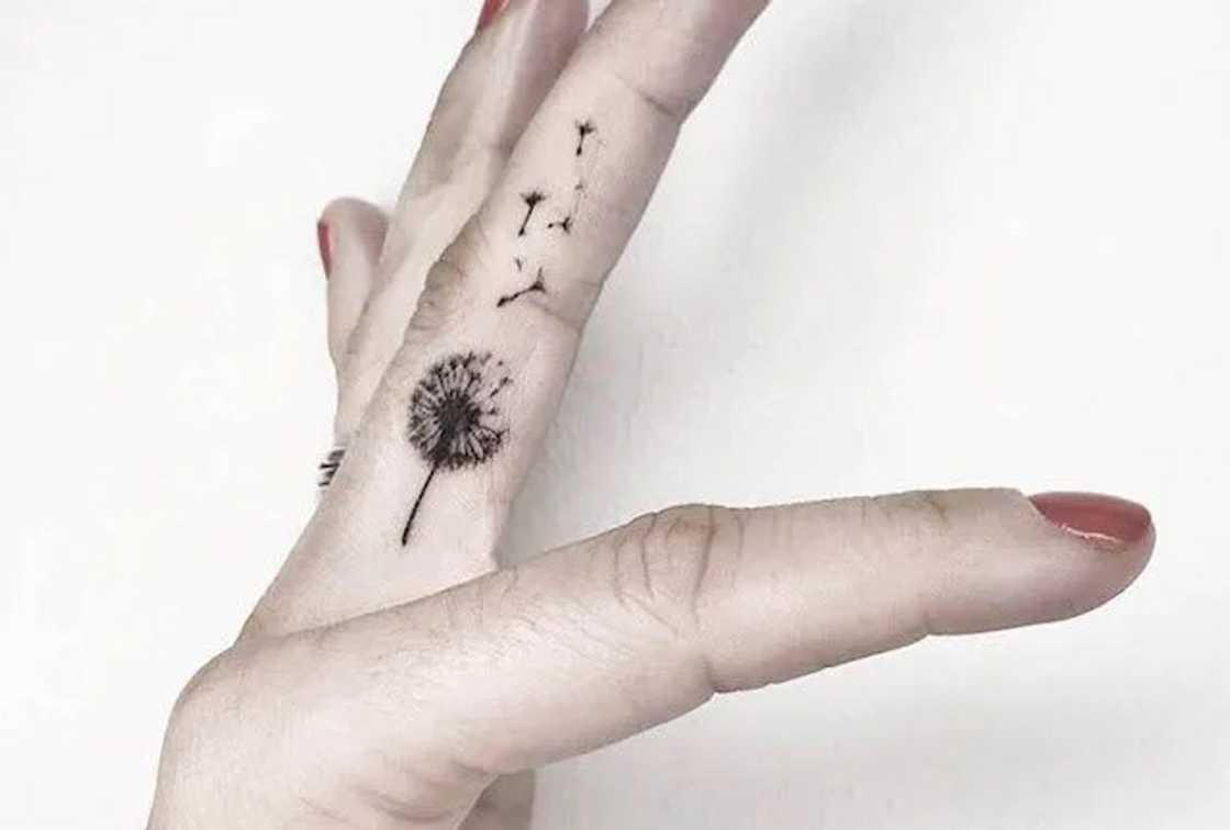 finger tattoo