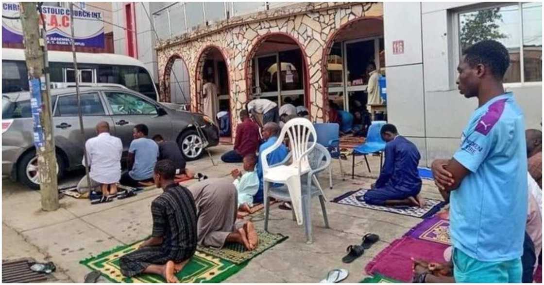 Muslims praying Muslims praying