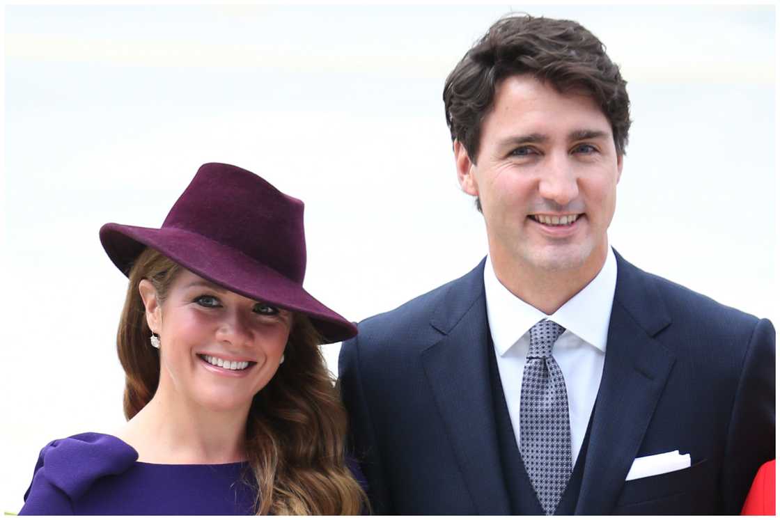 Justin Trudeau and Sophie Gregoire arrive at the Victoria Airport