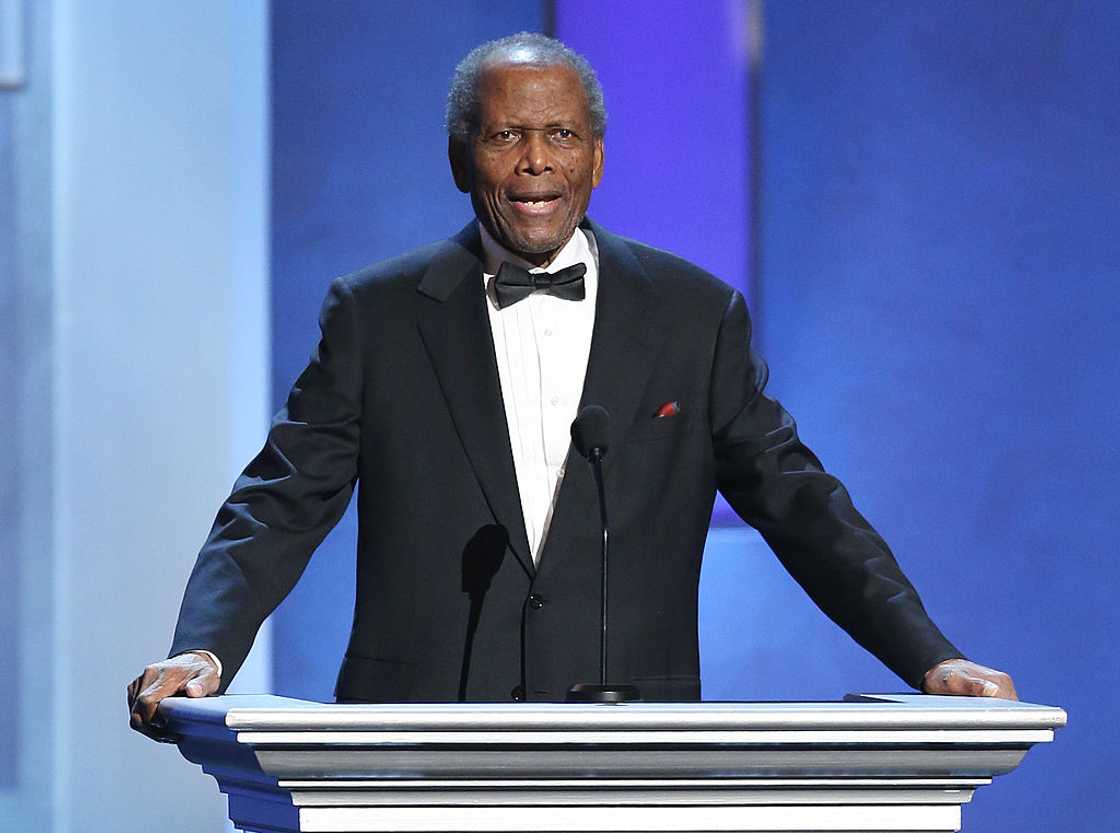 Sidney Poitier speaks at the NAACP Image Awards Sidney Poitier speaks at the NAACP Image Awards