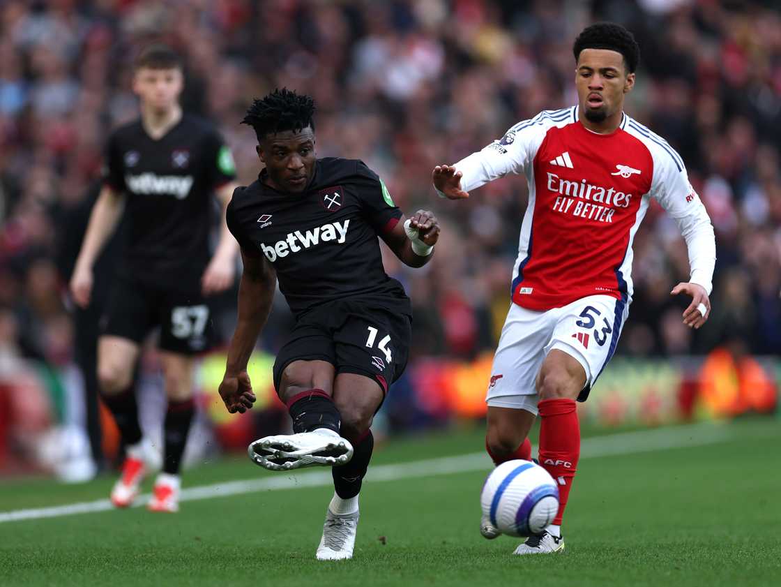 Mohammed Kudus of West Ham United passes the ball under pressure from Ethan Nwaneri of Arsenal during the Premier League match between Arsenal FC and West Ham United FC at Emirates Stadium on February 22, 2025 in London, England Mohammed Kudus of West Ham United passes the ball under pressure from Ethan Nwaneri of Arsenal during the Premier League match between Arsenal FC and West Ham United FC at Emirates Stadium on February 22, 2025 in London, England