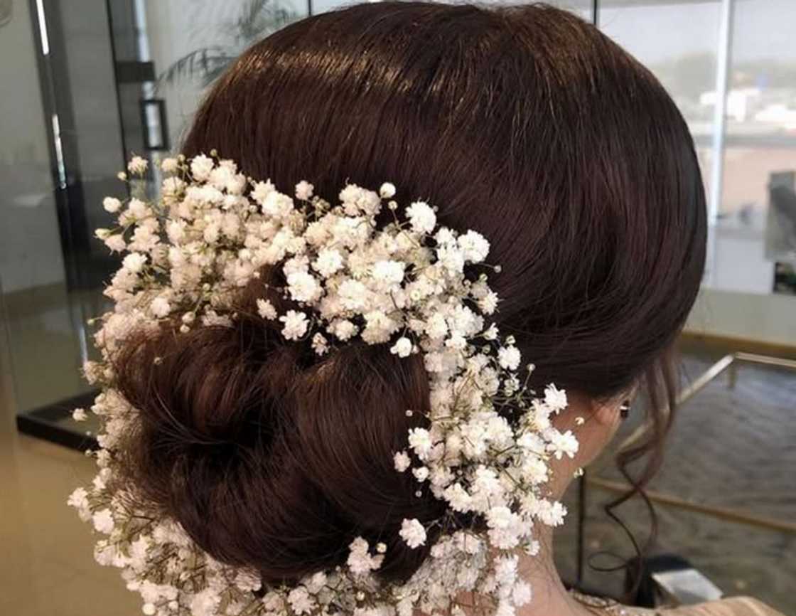 Hairstyle with flower headband Hairstyle with flower headband