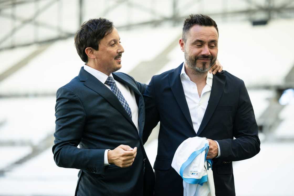 New Marseille coach Roberto De Zerbi (R) with club president Pablo Longoria at his unveiling New Marseille coach Roberto De Zerbi (R) with club president Pablo Longoria at his unveiling