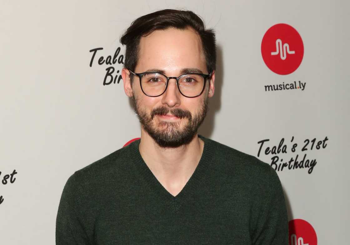 Jake Thomas at a red carpet in a black cardigan Jake Thomas at a red carpet in a black cardigan