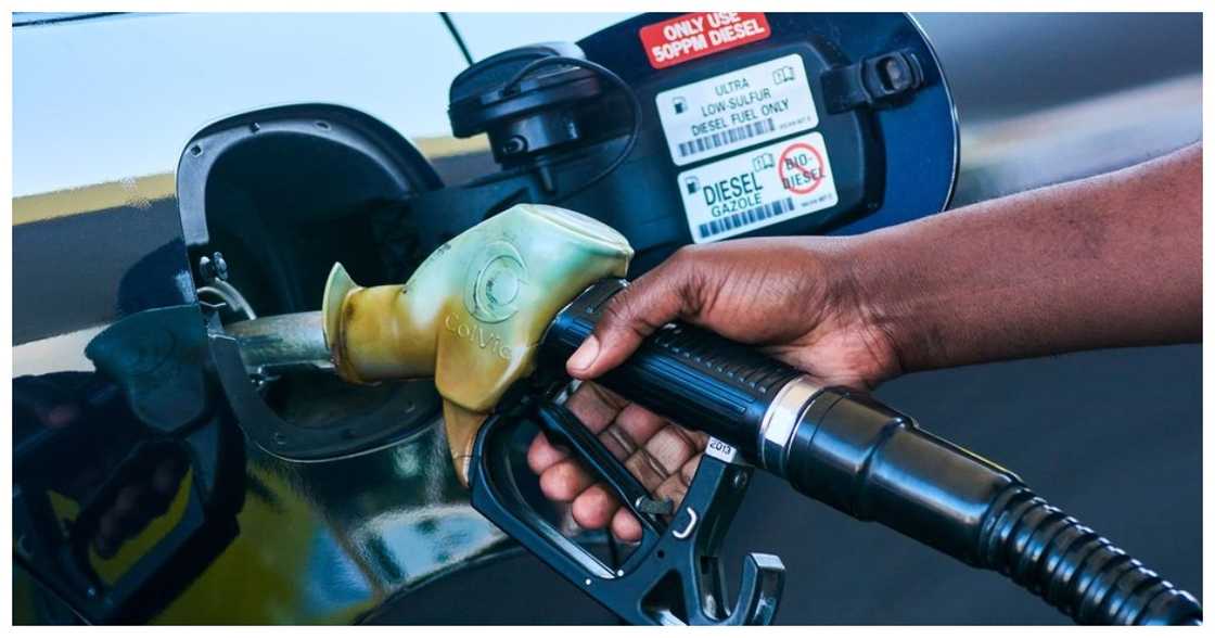 Fuel pump filling a car tank Fuel pump filling a car tank