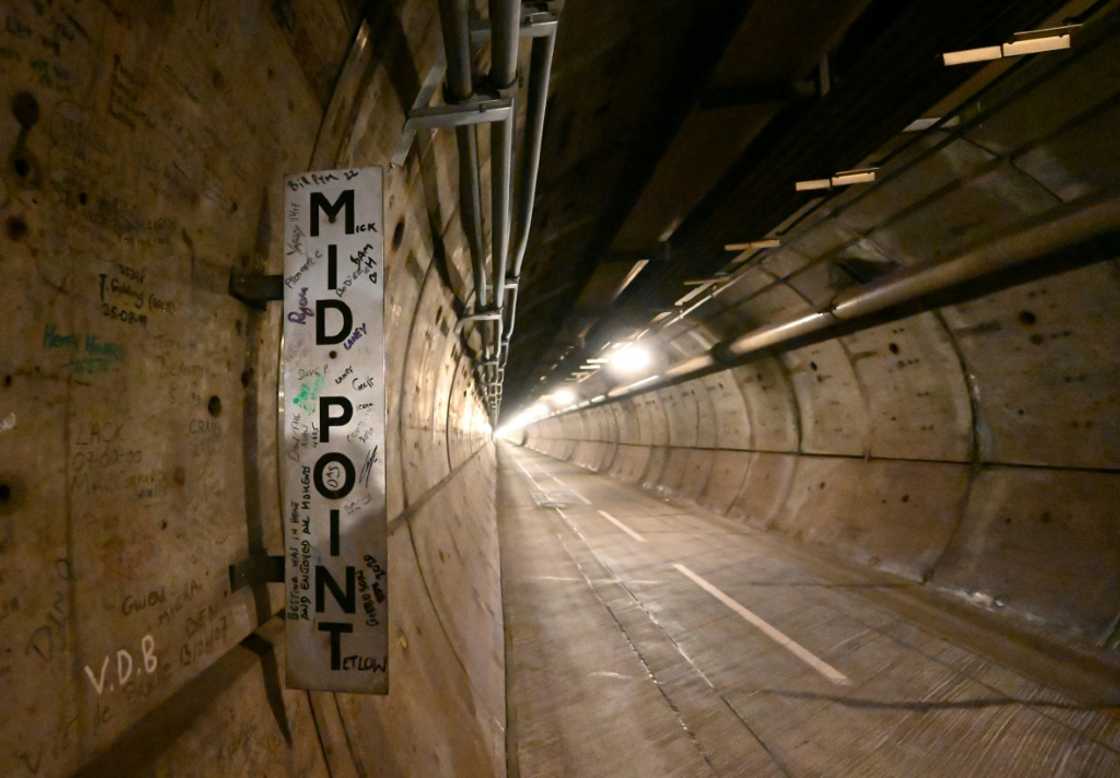 Workers may not be here for leisure, but halfway between both countries they have their own touristic landmark Workers may not be here for leisure, but halfway between both countries they have their own touristic landmark