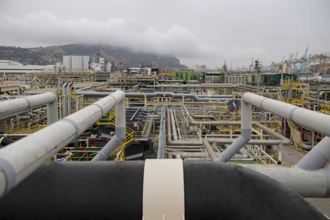 Madrid is hoping to revive plans for an ambitious pipeline linking Spain and Portugal to central Europe's gas network Madrid is hoping to revive plans for an ambitious pipeline linking Spain and Portugal to central Europe's gas network