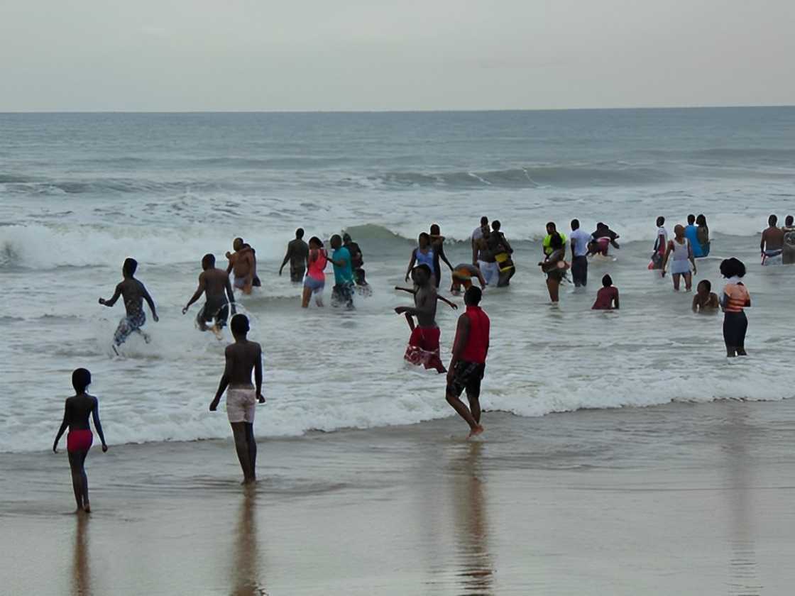 Crowds of local people on Bojo Beach. Crowds of local people on Bojo Beach.