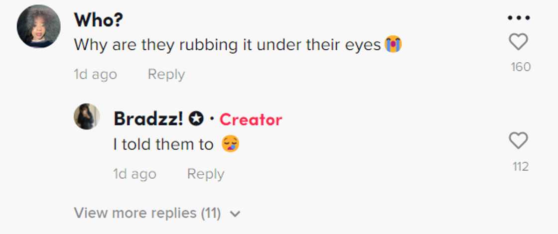 Ghanaian High School Student In The UK Gives Classmates 'Aboniki' To apply on their eyes in video Ghanaian High School Student In The UK Gives Classmates 'Aboniki' To apply on their eyes in video