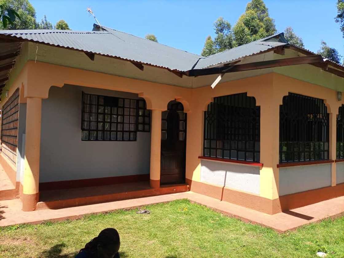 Woman who grew up in mud-walled house builds parents beautiful bungalow