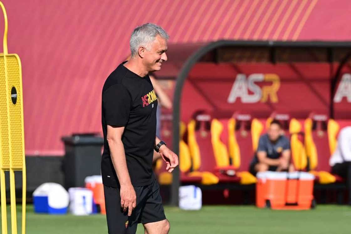 Jose Mourinho trains Roma players using incredible drone technology Jose Mourinho trains Roma players using incredible drone technology