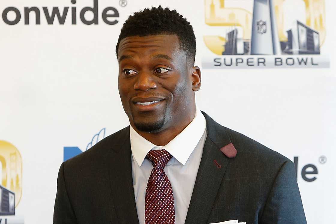 Benjamin Watson of the New Orleans Saints addresses guests