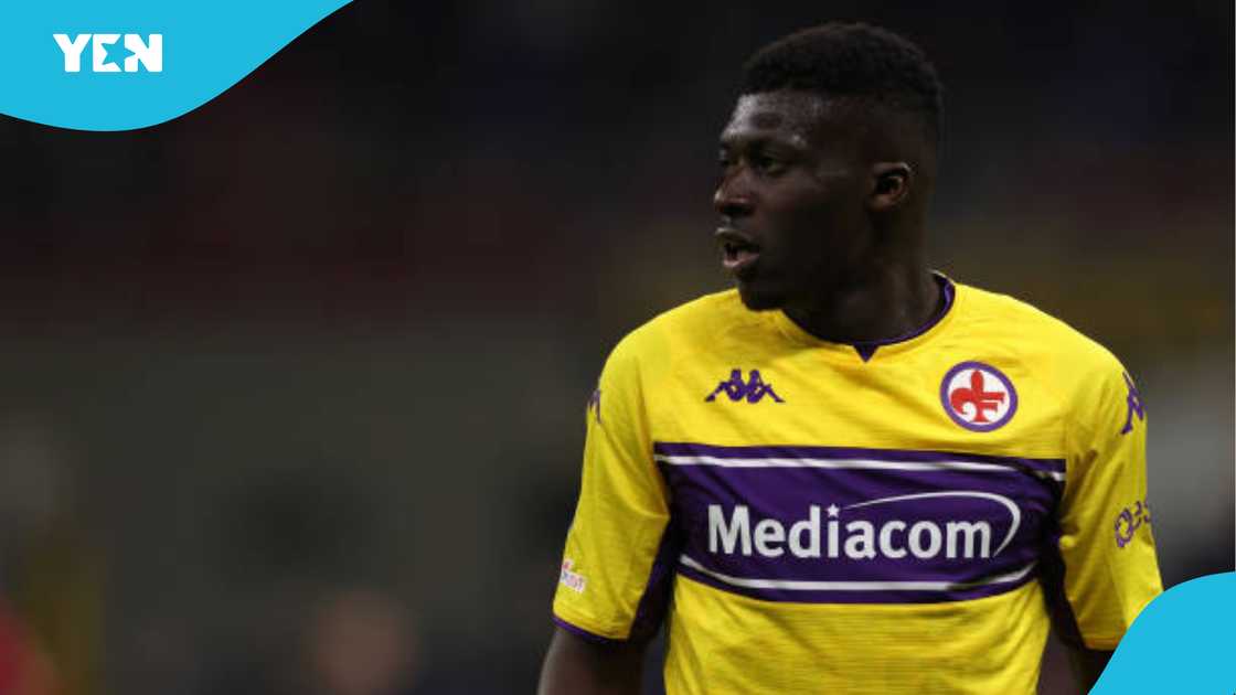 Alfred Duncan playing for Fiorentina in Italy. Alfred Duncan playing for Fiorentina in Italy.