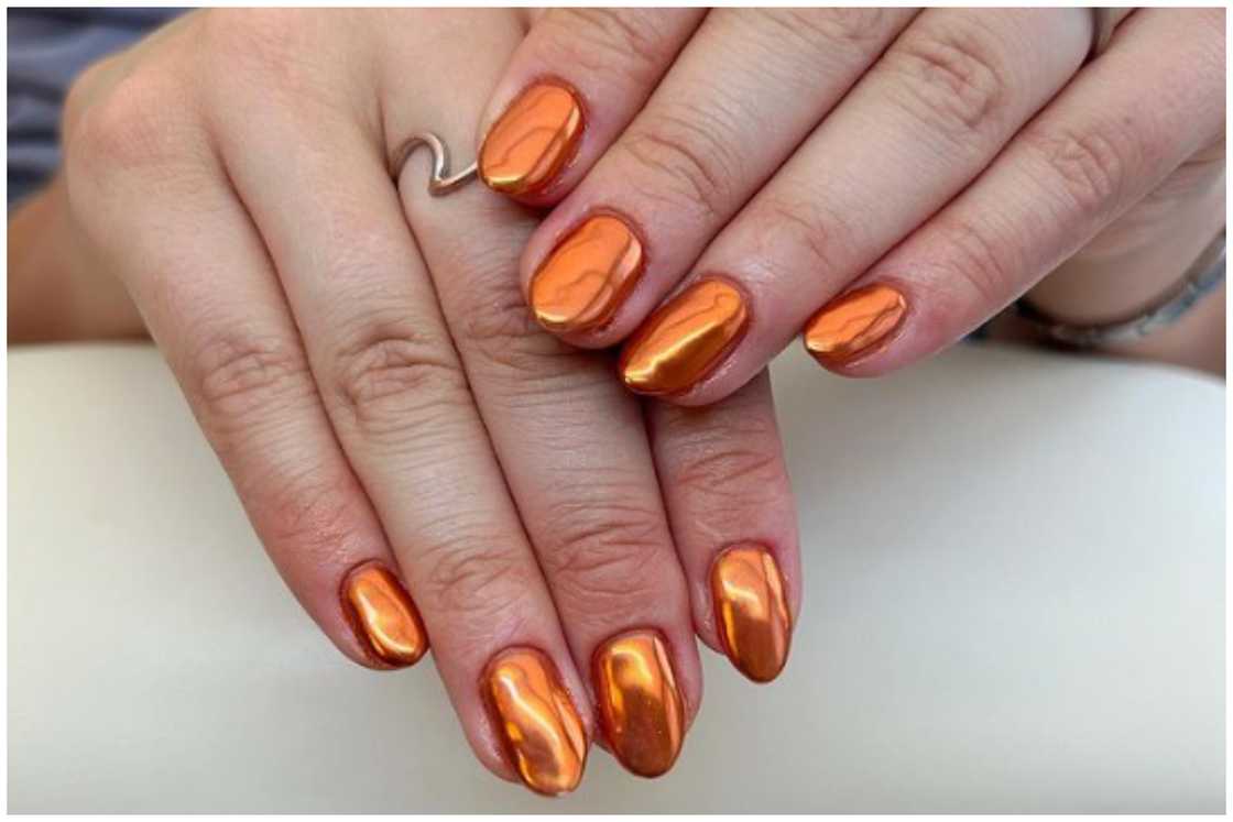 Pumpkin spice gel nails