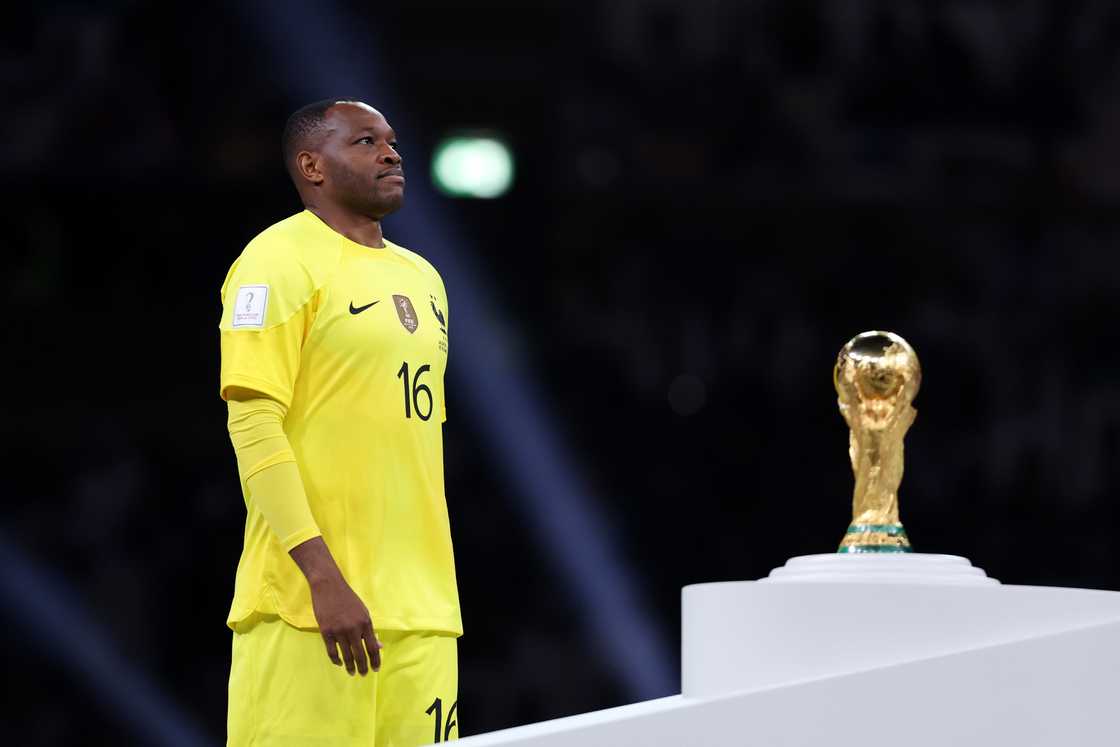 Steve Mandanda, Olympique de Marseille, Marseille legend, French goalkeeper, Mandanda retirement, Mamadou Niang, Leonardo Balerdi, Stade Vélodrome, Ligue 1, France national team, World Cup 2022, Marseille tribute