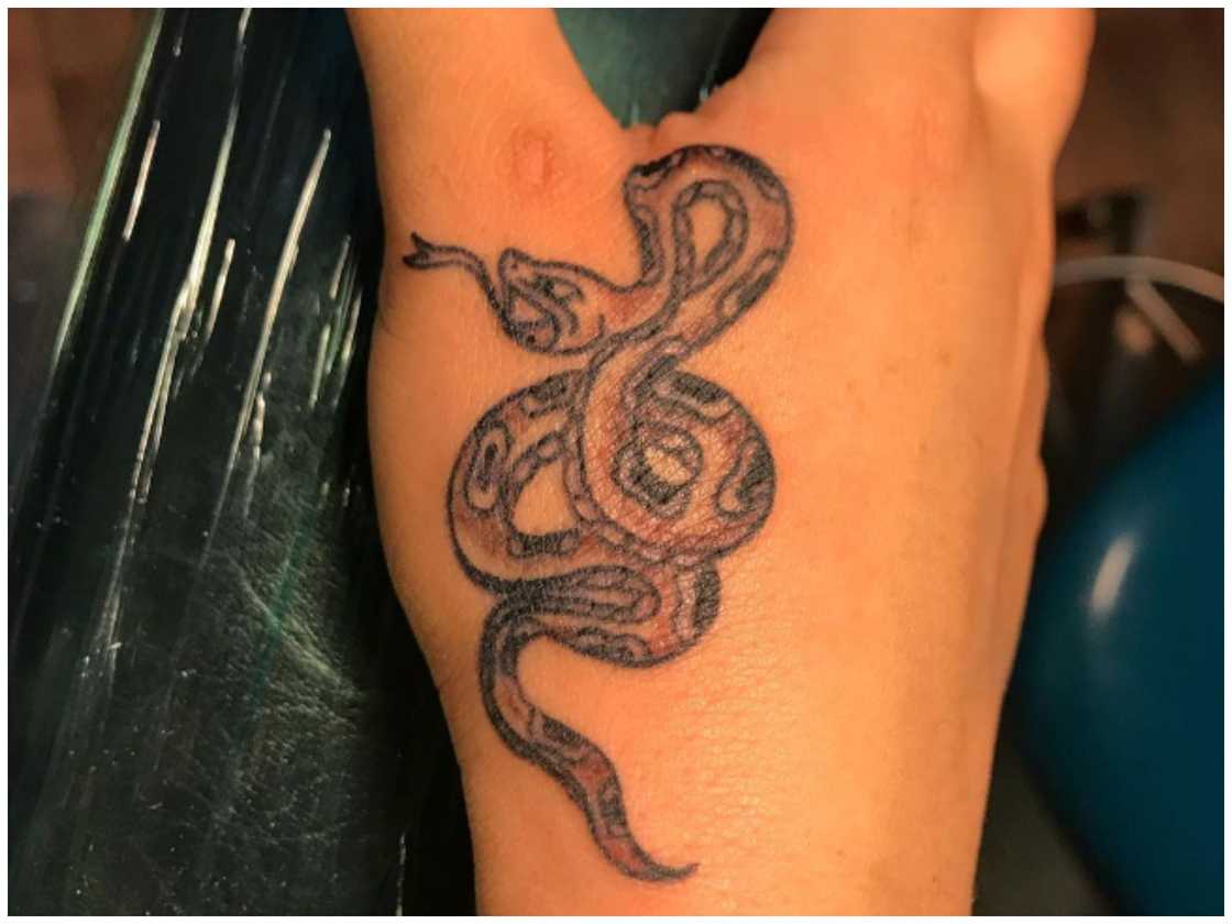 Hand tattoos for men Hand tattoos for men