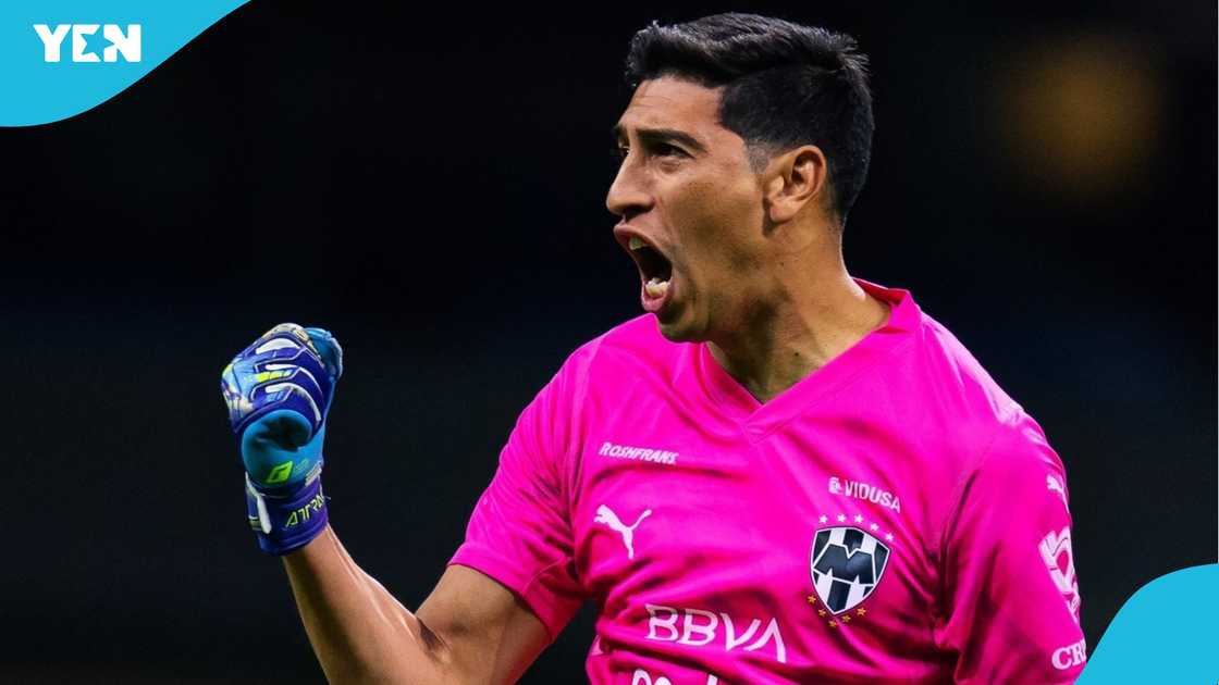 Wild scenes as goalkeeper sees red after punching opponent Wild scenes as goalkeeper sees red after punching opponent