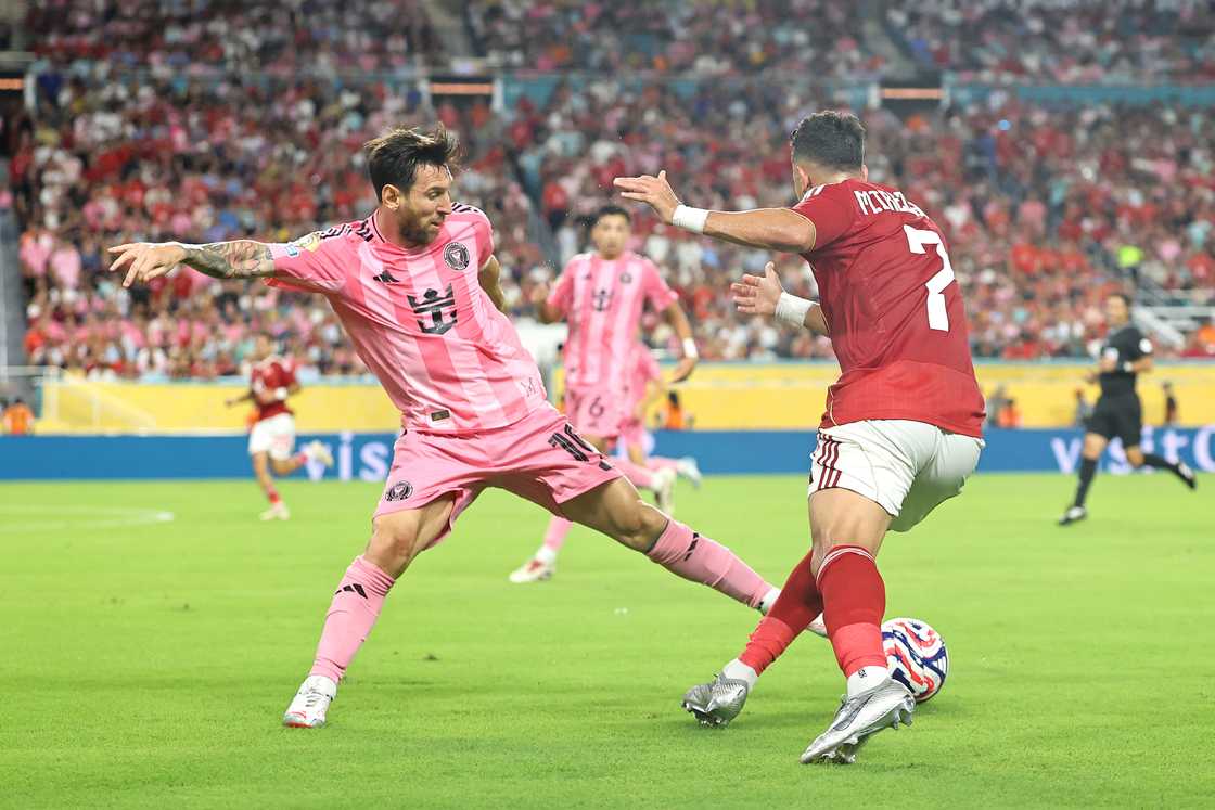 Hassan Trezeguet, Lionel Messi, Inter Miami, Al Ahly, Trezeguet dribble Messi Hassan Trezeguet, Lionel Messi, Inter Miami, Al Ahly, Trezeguet dribble Messi