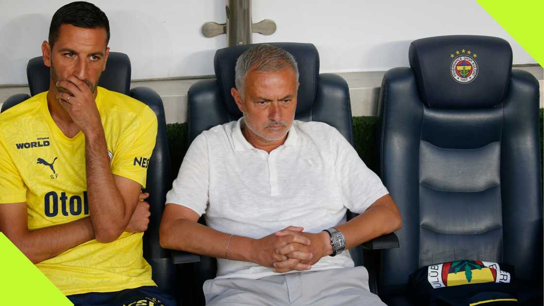 Jose Mourinho on the Fenerbahce bench Jose Mourinho on the Fenerbahce bench
