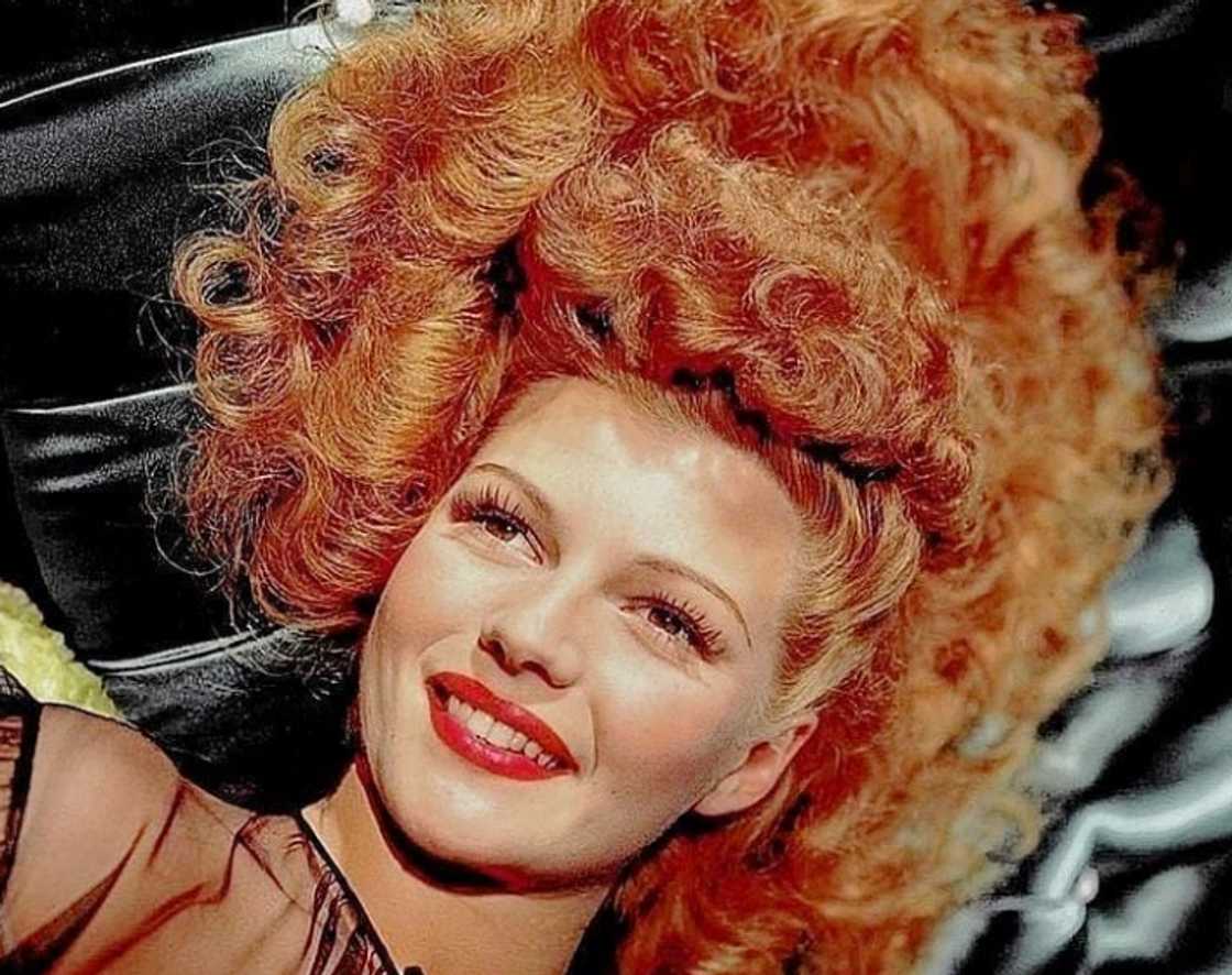 Brushed-out curls Brushed-out curls