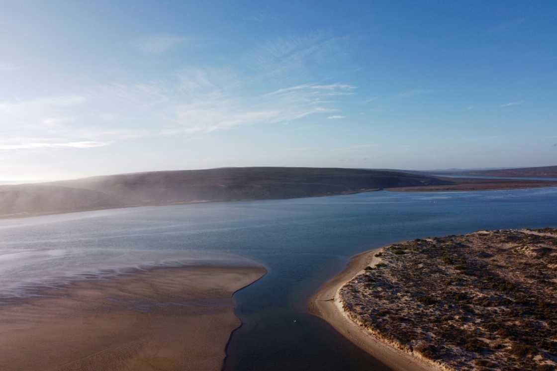 Sun, sea, sand... and diamond mining: The Olifants estuary on South Africa's west coast Sun, sea, sand... and diamond mining: The Olifants estuary on South Africa's west coast