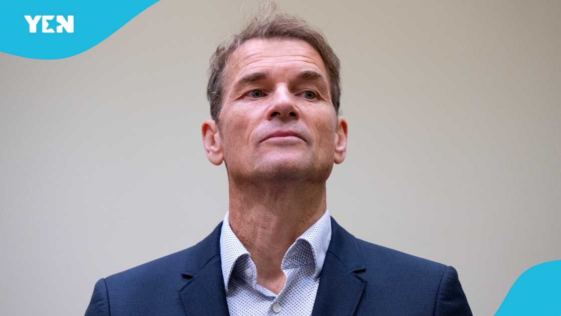 Arsenal Legend Dumped by Wife After He Attacked Neighbour’s Home With Chainsaw Arsenal Legend Dumped by Wife After He Attacked Neighbour’s Home With Chainsaw