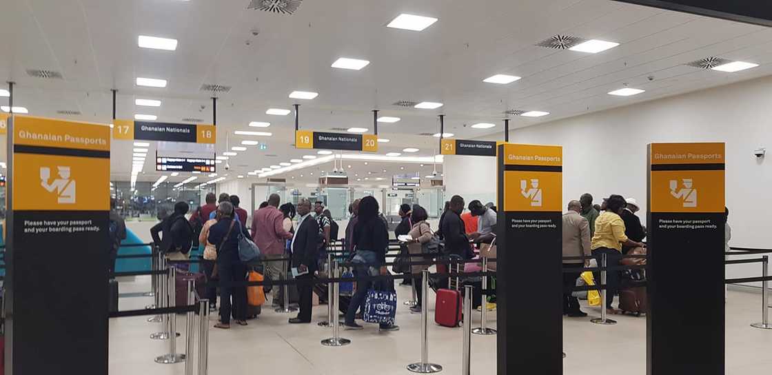 Ghanaians abroad, Ghanaians travelling, Japa syndrome, Informing family, Ghanaian in US, Ghanaian in UK. Ghanaians abroad, Ghanaians travelling, Japa syndrome, Informing family, Ghanaian in US, Ghanaian in UK.