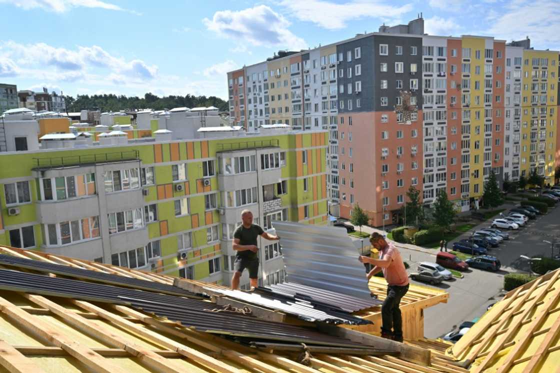 The race is on to repair housing damaged by shelling before the onset of winter