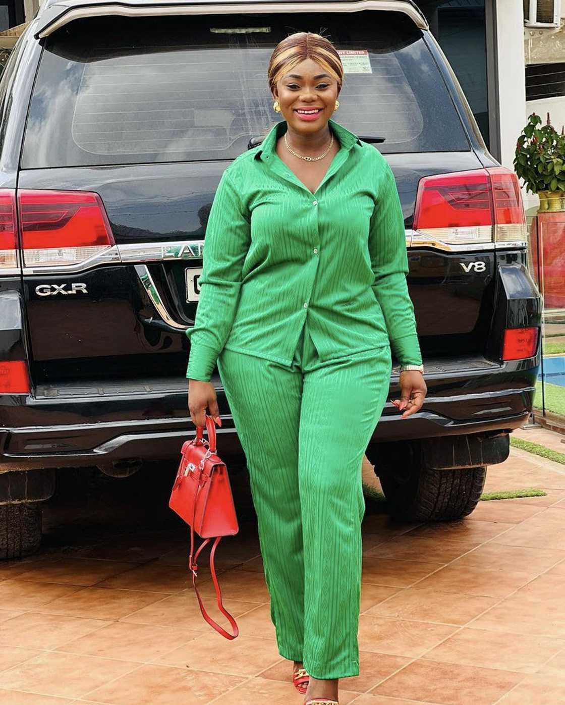 Akua Amoakowaa Mensah: Asantigoddess Flaunt In Stylish Clothes