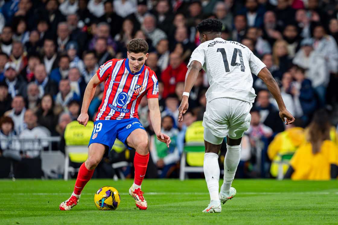 Atletico Madrid vs Real Madrid, UEFA Champions Leaue 2024/25, Julian Alvarez, Aurelien Tchouameni Atletico Madrid vs Real Madrid, UEFA Champions Leaue 2024/25, Julian Alvarez, Aurelien Tchouameni
