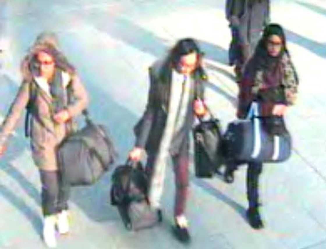 Shamima Begum (R) was 15 when she travelled to Syria with two school friends in 2015 Shamima Begum (R) was 15 when she travelled to Syria with two school friends in 2015