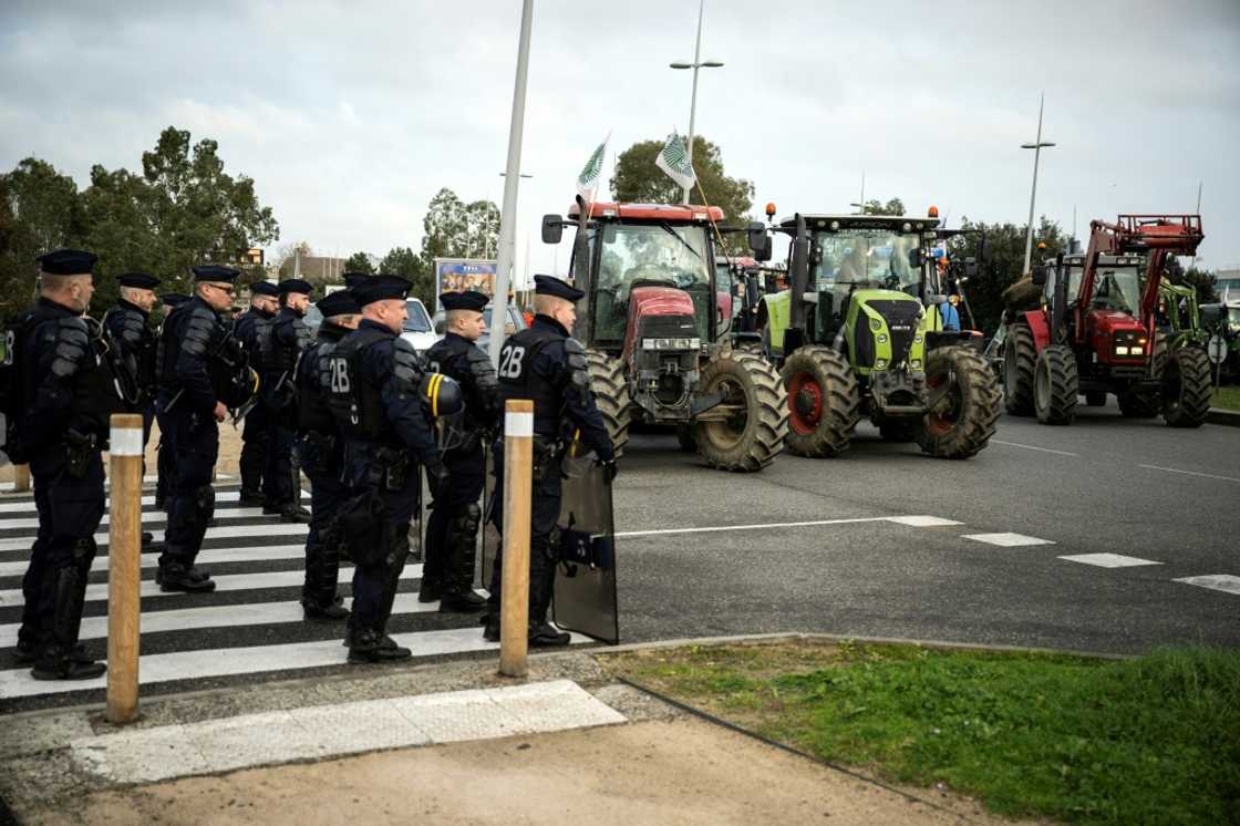 Police have been told to avoid heavy-handed tactics Police have been told to avoid heavy-handed tactics