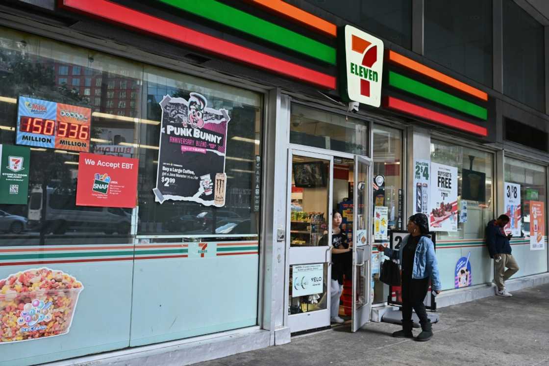 Tokyo-listed shares of 7-Eleven owner Seven & i Holdings plunged more than nine percent after a takeover deal fell through Tokyo-listed shares of 7-Eleven owner Seven & i Holdings plunged more than nine percent after a takeover deal fell through