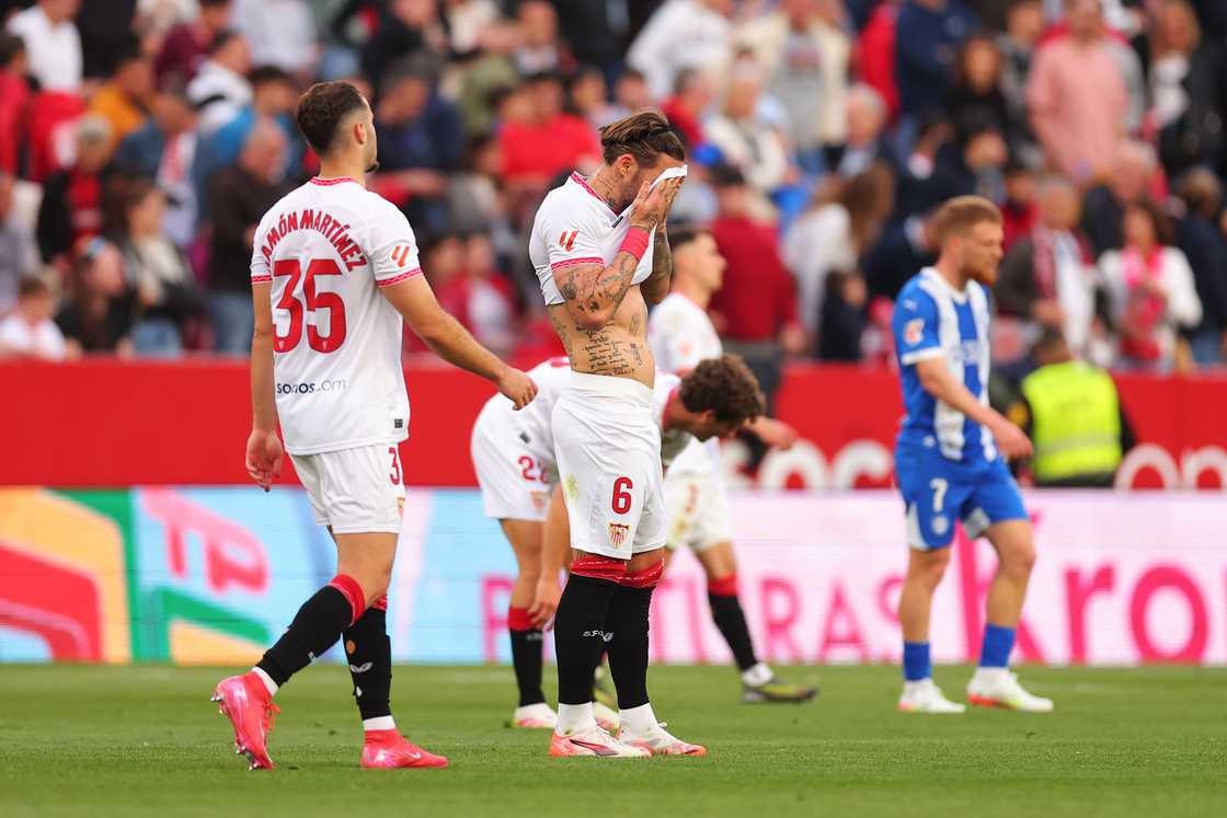 Nemanja Gudelj of Sevilla FC looks dejected after drawing 1-1 with Deportivo Alaves in the LaLiga match between Sevilla FC and Deportivo Alaves at Estadio Ramon Sanchez Pizjuan on April 20, 2025 in Seville, Spain Nemanja Gudelj of Sevilla FC looks dejected after drawing 1-1 with Deportivo Alaves in the LaLiga match between Sevilla FC and Deportivo Alaves at Estadio Ramon Sanchez Pizjuan on April 20, 2025 in Seville, Spain