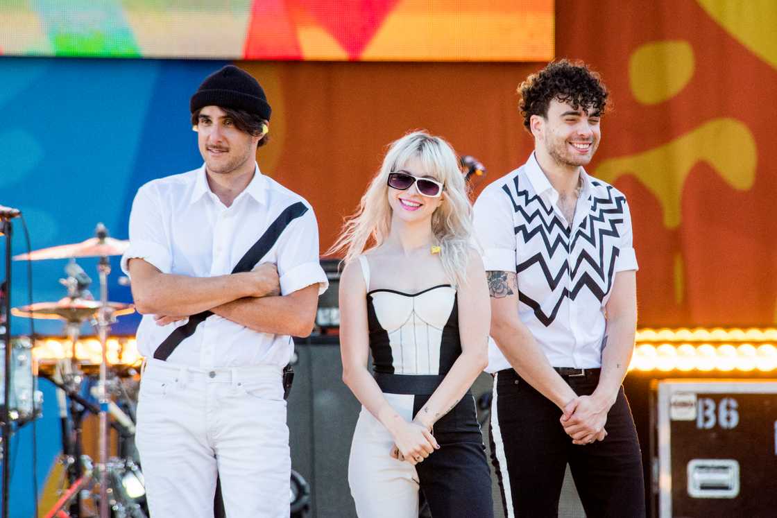 Zac Farro (L), Hayley Williams (M), and Taylor York (R)