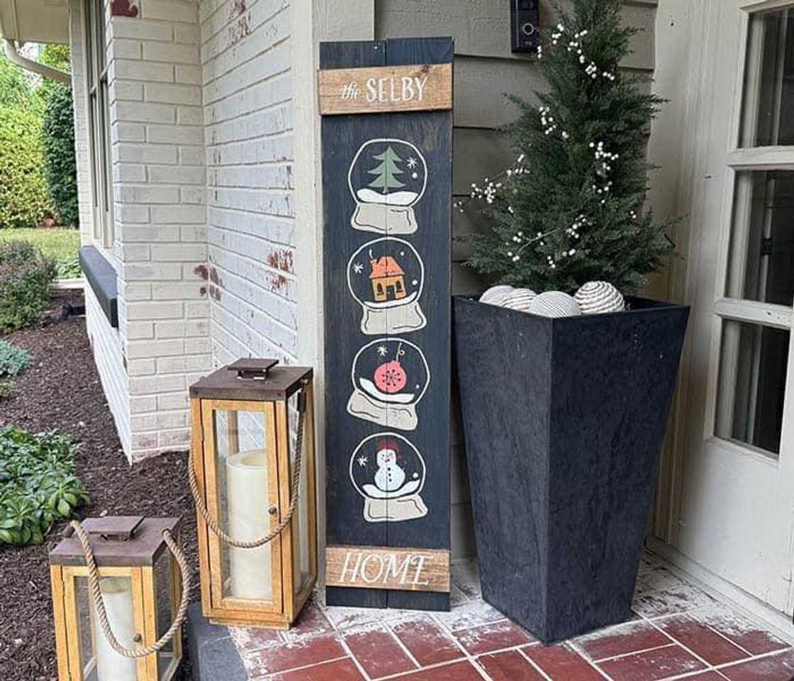 A basic, customised front porch décor