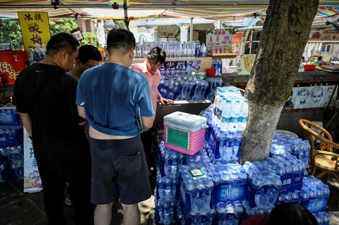 The eastern province of Fujian, and neighbouring Zhejiang, saw temperatures climb above 41 Celsius (106 F) at the weekend The eastern province of Fujian, and neighbouring Zhejiang, saw temperatures climb above 41 Celsius (106 F) at the weekend