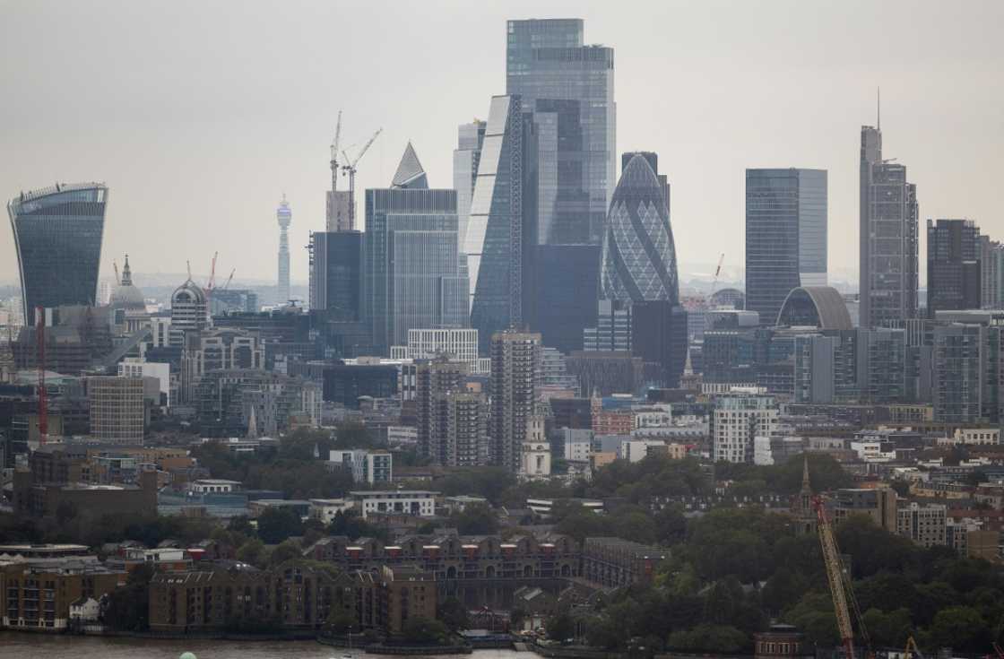 The London stock exchange has in recent weeks been lifted by weakening of the pound The London stock exchange has in recent weeks been lifted by weakening of the pound