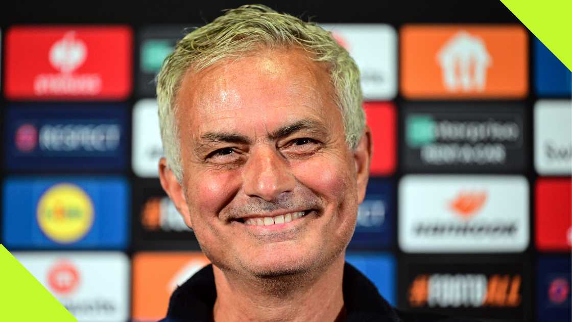 Jose Mourinho grabbed Fenerbahce's assistant coach by the hood in their clash against Gaziantep Jose Mourinho grabbed Fenerbahce's assistant coach by the hood in their clash against Gaziantep