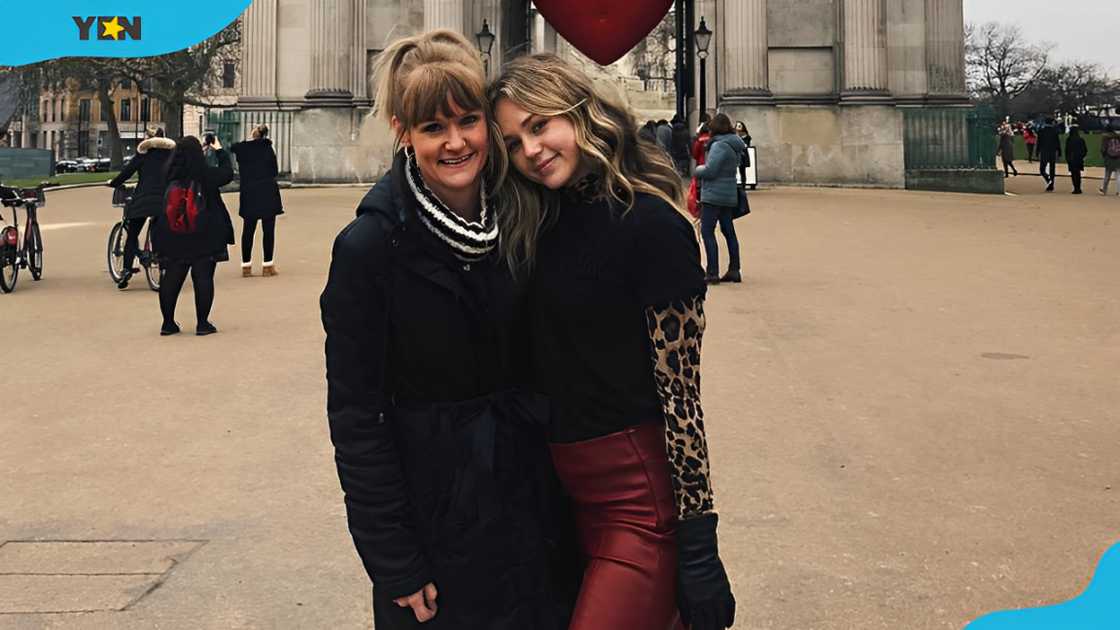 Shelley Bassinger (L) and Brec Bassinger (R) Shelley Bassinger (L) and Brec Bassinger (R)