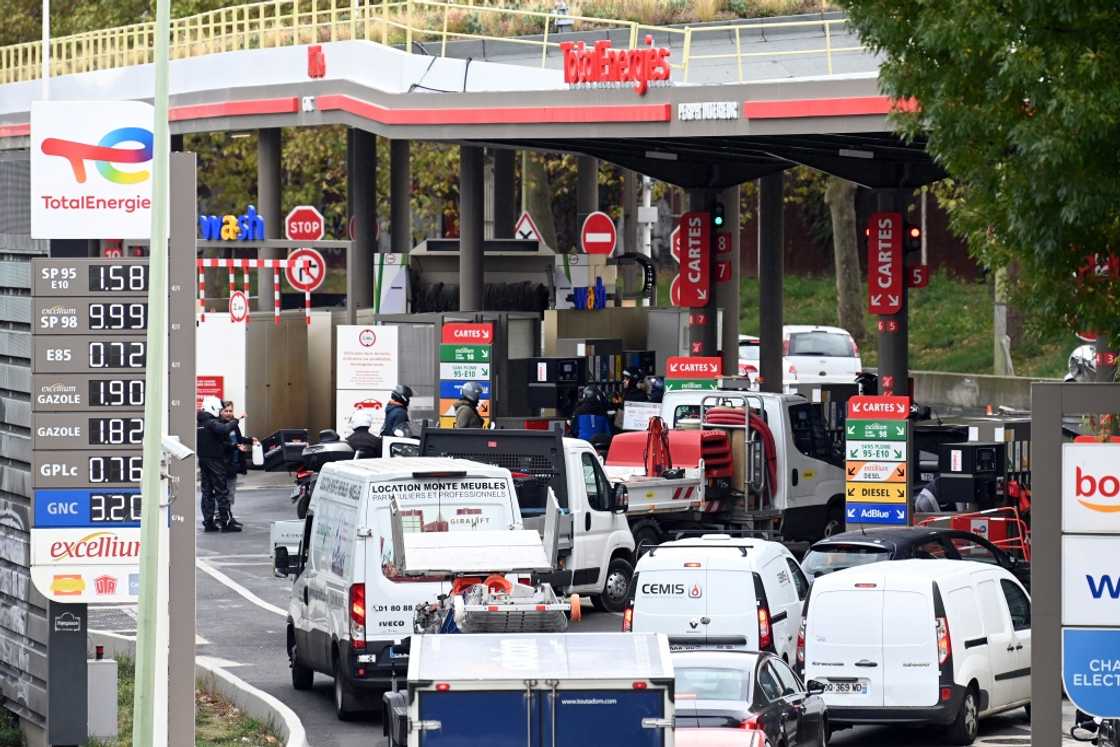 Striking French oil refinery employees have voted to maintain blockades now in their third week