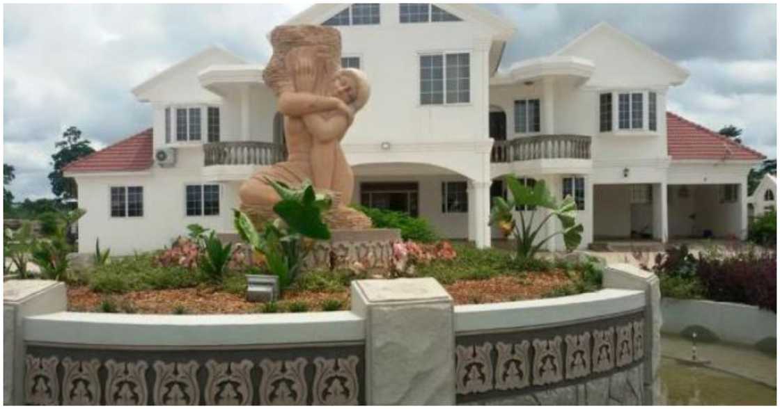 Kennedy Agyapong's mansion in Assin Dompim Kennedy Agyapong's mansion in Assin Dompim