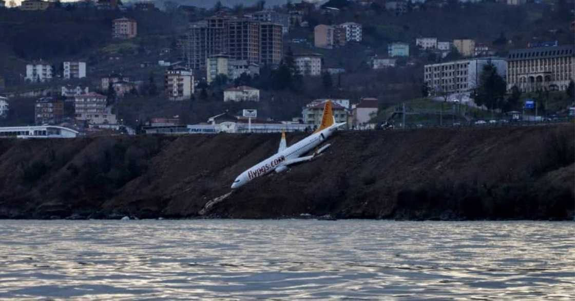 Plane, Crash, Sea, Water, Passengers, Scary, Life threatening, Social media, Twitter