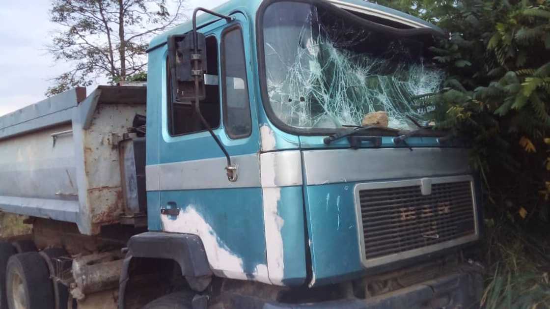 In Eastern Region: 5 perish as Ford bus crashes into spoilt tipper truck In Eastern Region: 5 perish as Ford bus crashes into spoilt tipper truck