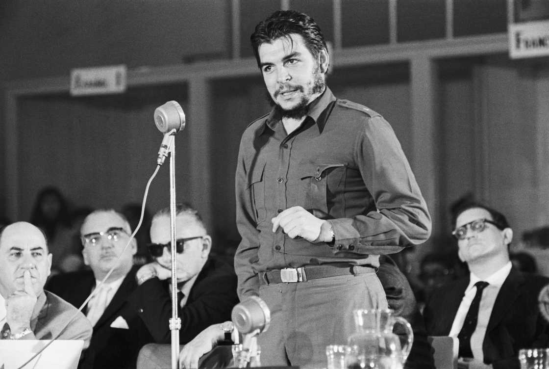 Che Guevara is standing in a conference room Che Guevara is standing in a conference room