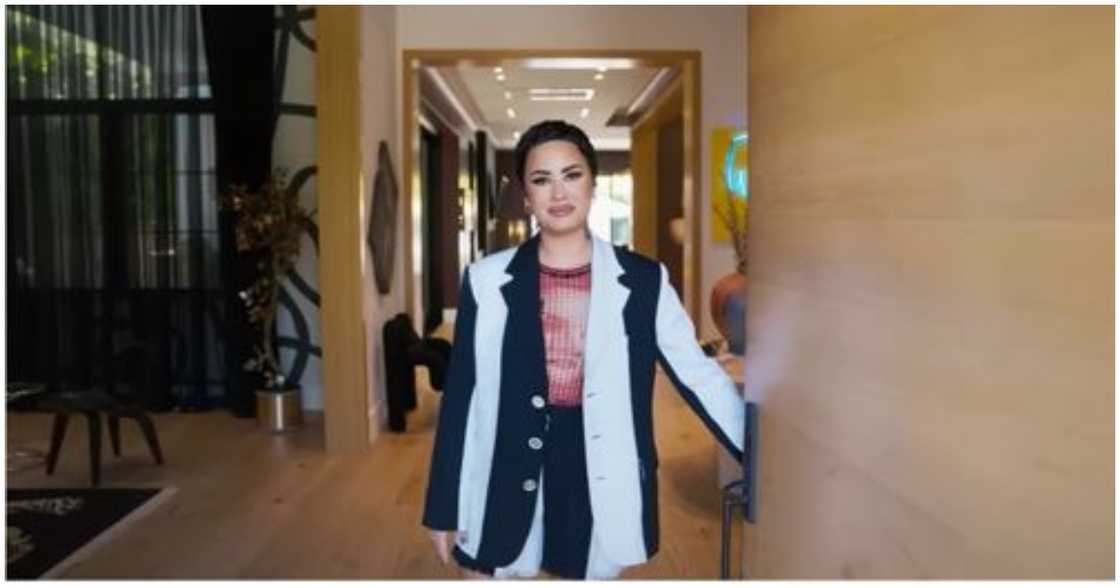 Demi Lovato takes her fans on a virtual tour of her home Demi Lovato takes her fans on a virtual tour of her home