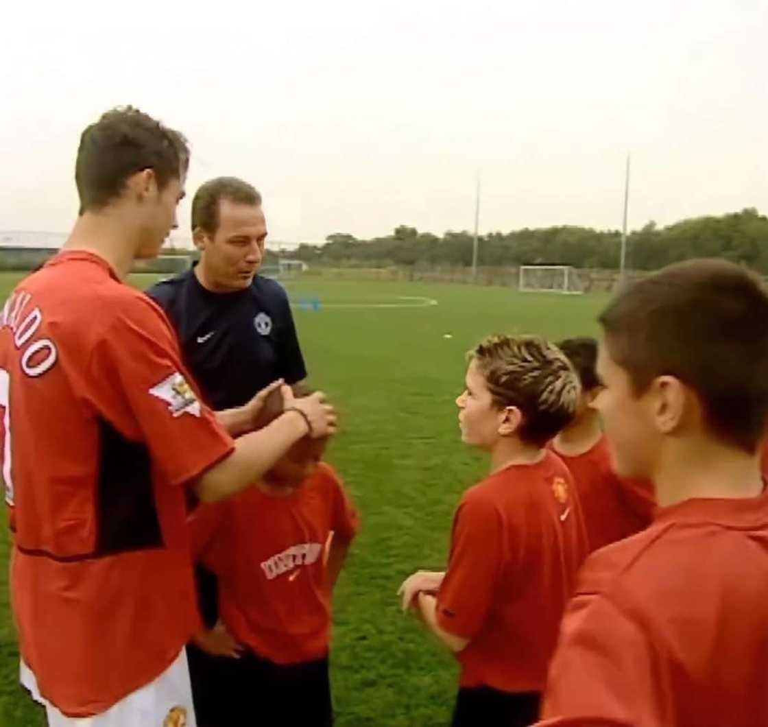 After replicating Cristiano Ronaldo's celebration, Man United star shares throw back picture with club legend After replicating Cristiano Ronaldo's celebration, Man United star shares throw back picture with club legend