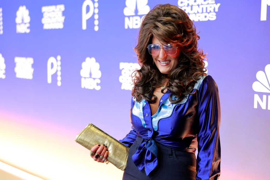 Hannah Dasher at the 2024 People's Choice Country Awards red carpet in a purple blouse and black skirt. Hannah Dasher at the 2024 People's Choice Country Awards red carpet in a purple blouse and black skirt.