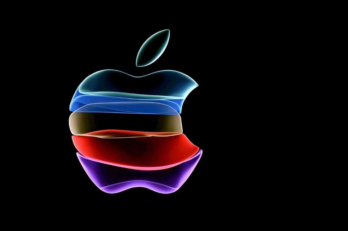 Smartphone titan Apple reported profit of $24 billion on revenue of $94.8 billion in the first three months of 2023 Smartphone titan Apple reported profit of $24 billion on revenue of $94.8 billion in the first three months of 2023